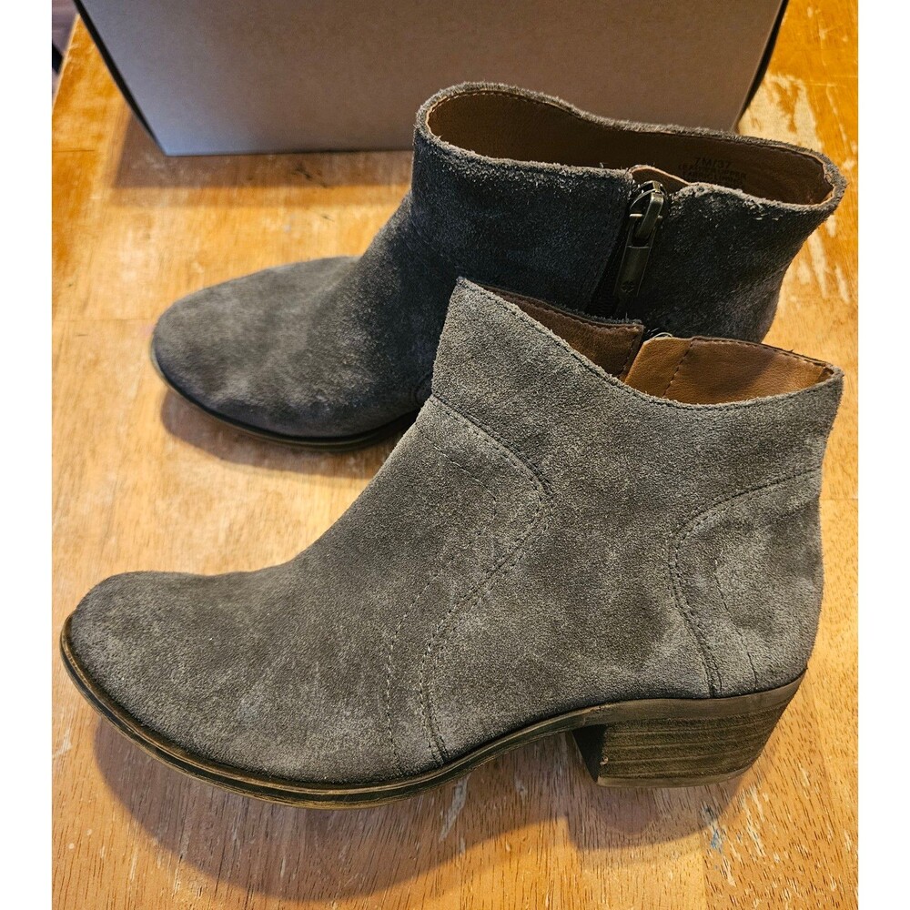 Lucky Brand Brolley Grey Suede Ankle Booties Size 7 Western Bohemian Classic Zip